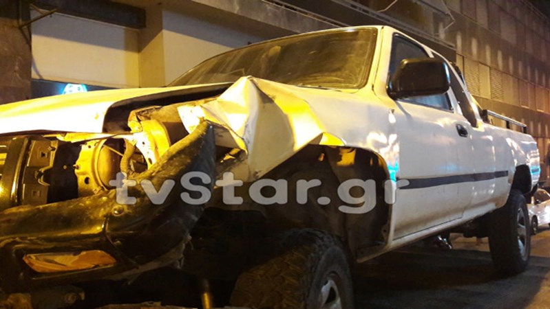 Τρελή πορεία αγροτικού στη Λαμία – “Εισέβαλε” σε σχολή οδηγών – ΦΩΤΟ