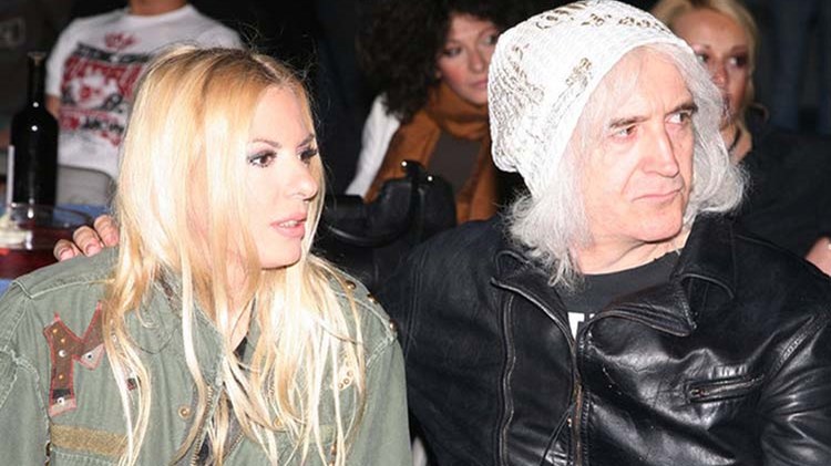 Αποκάλυψη βόμβα από την Αννίτα Πάνια για τον Νίκο Καρβέλα – Δεν ζούμε μαζί εδώ και καιρό