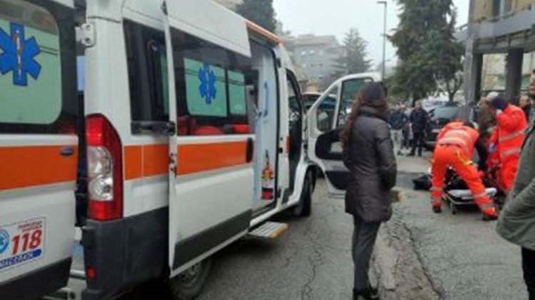 Αυτός είναι ο δράστης της επίθεσης στην Ιταλία – Χαιρέτησε ναζιστικά και “φόρεσε” την ιταλική σημαία πριν συλληφθεί