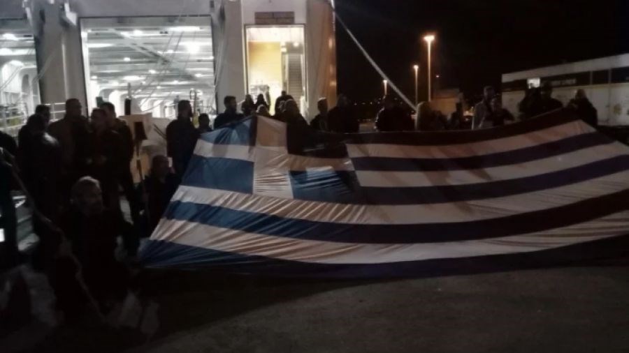 Με κατσούνες και στιβάνια στην Αθήνα οι Κρητικοί για το συλλαλητήριο – ΒΙΝΤΕΟ