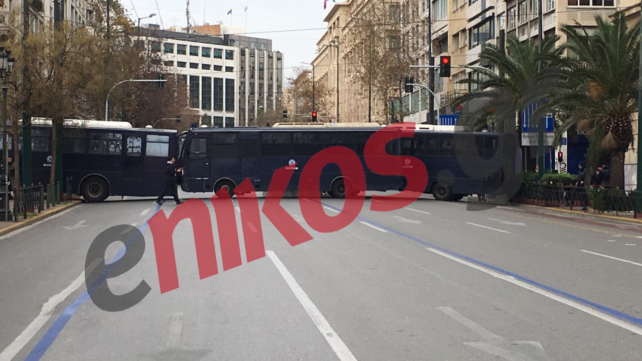 Φωτογραφίες από το κέντρο της Αθήνας – “Νεκρή” ζώνη ανάμεσα στο Σύνταγμα και τα Προπύλαια δημιούργησε η ΕΛ.ΑΣ