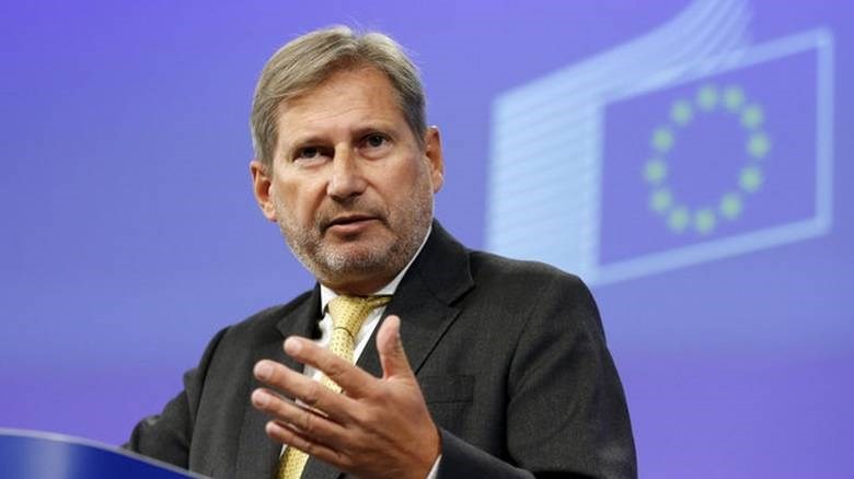 Αυστηρό μήνυμα του ΥΠΕΞ στον Επίτροπο Χαν για το “Μακεδονία” στο Der Spiegel: Να σέβεται τη διεθνή νομιμότητα