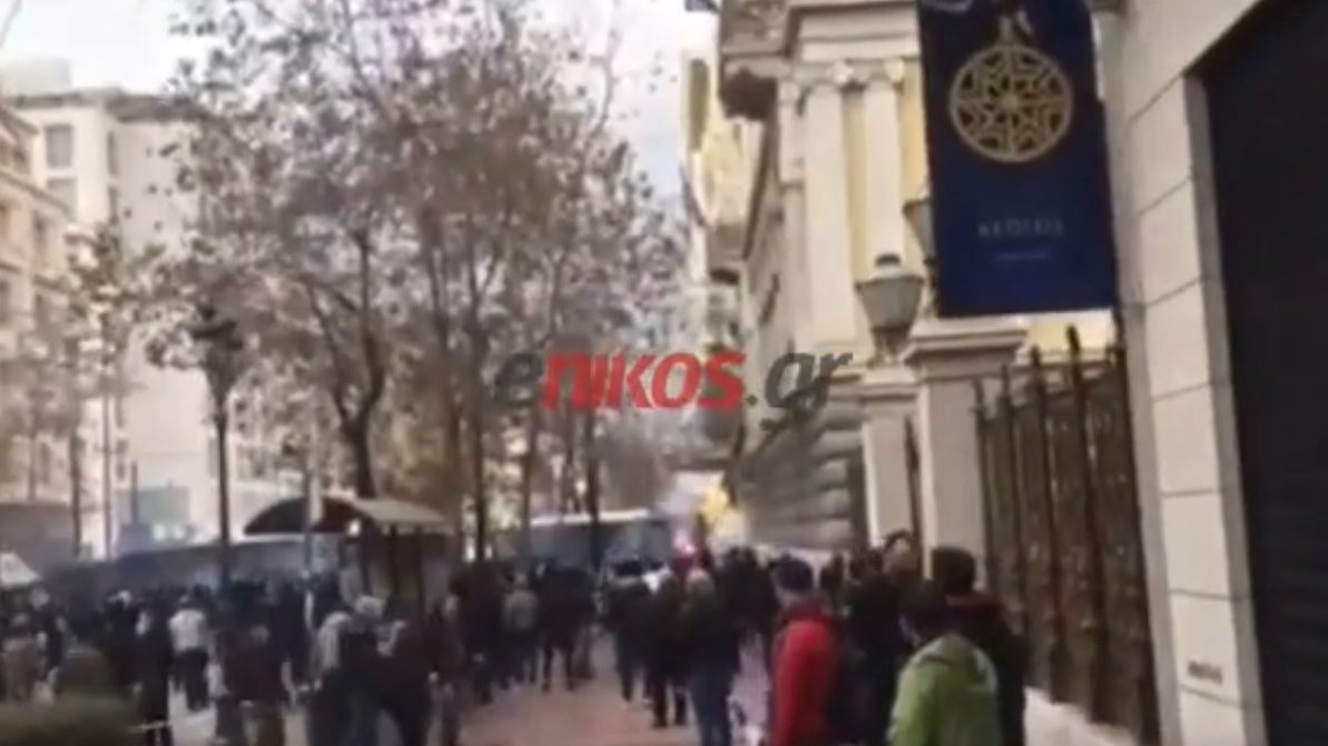 Έτσι ξεκίνησαν τα επεισόδια κατά τη διάρκεια του συλλαλητηρίου για τη Μακεδονία – Νέο ΒΙΝΤΕΟ
