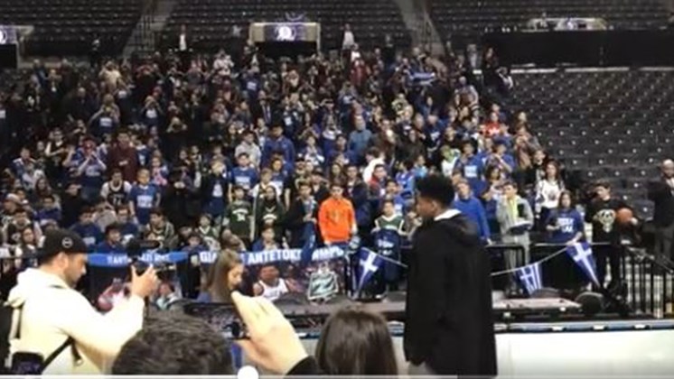 Νέα αποθέωση του τραυματία Αντετοκούνμπο στο Μπρούκλιν – ΒΙΝΤΕΟ