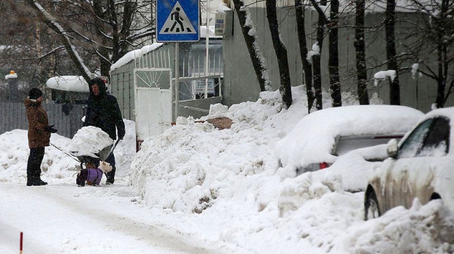 Ένας νεκρός από σφοδρή χιονόπτωση στη Μόσχα