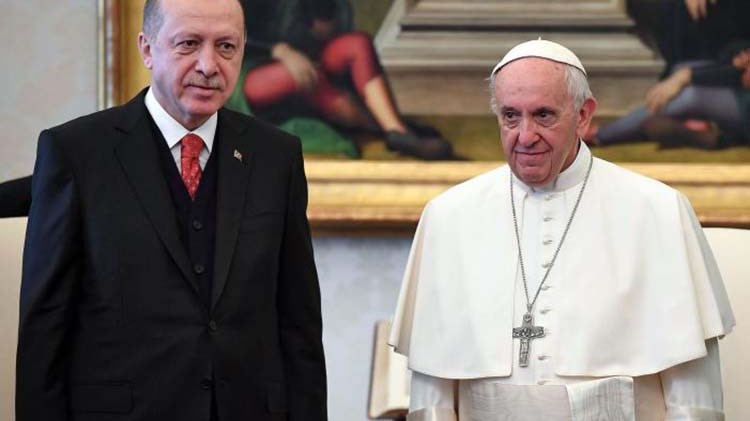 Η συνάντηση του Πάπα Φραγκίσκου με τον Ερντογάν – Τι δώρα αντάλλαξαν – ΦΩΤΟ