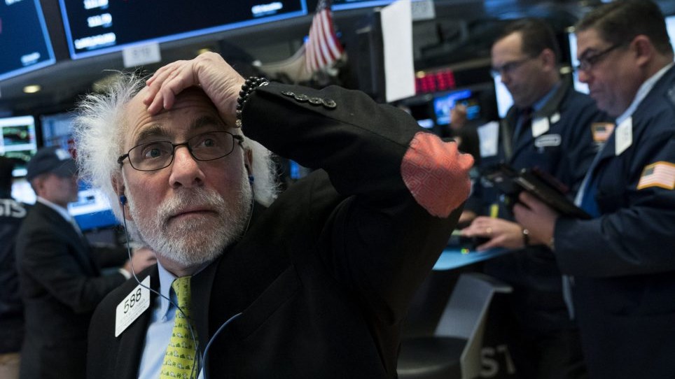Κλαίνε οι Ρώσοι μεγιστάνες – Έχασαν 2,1 δισεκατομμύρια δολάρια από την “κατρακύλα” του Dow Jones