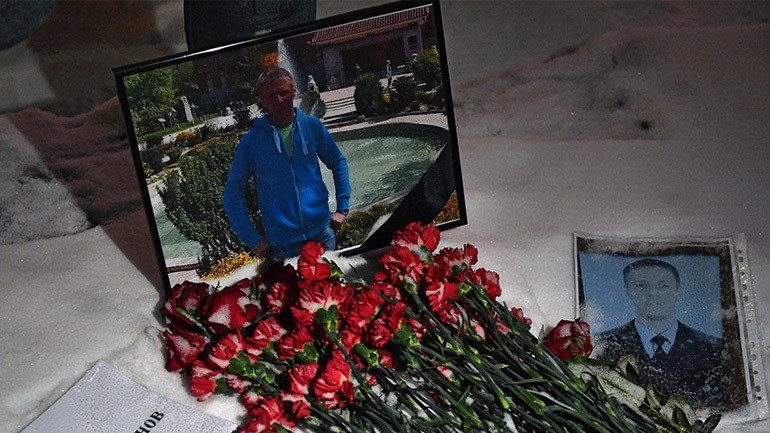 Ήρωας για τους Ρώσους ο πιλότος που ανατινάχθηκε με χειροβομβίδα στη Συρία – Πότε θα γίνει η κηδεία του