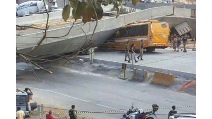 Κατέρρευσε μεγάλο τμήμα αυτοκινητόδρομου στην Μπραζίλια – ΦΩΤΟ