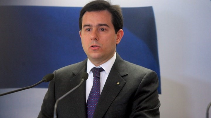 Καταγγελία “φωτιά” από τον Μηταράκη: Βουλευτής του ΣΥΡΙΖΑ μου έλεγε ότι είχε πάρει λεφτά από τη Novartis