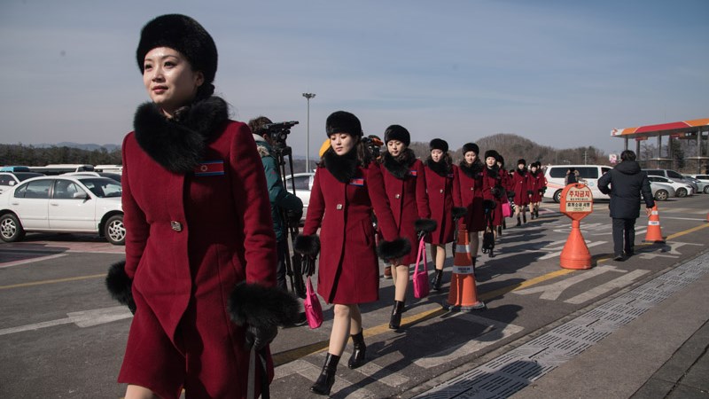 Έφθασαν στη Νότια Κορέα οι τσιρλίντερ του Κιμ Γιονγκ Ουν – ΦΩΤΟ