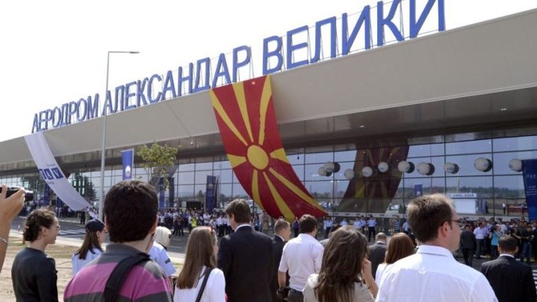 Εντός των επόμενων ημερών αλλάζουν οι πινακίδες στο αεροδρόμιο και τον αυτοκινητόδρομο στα Σκόπια