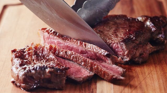 Στο πνεύμα… της ημέρας: 10 τρόποι για να ψήσεις την μπριζόλα σου – ΒΙΝΤΕΟ