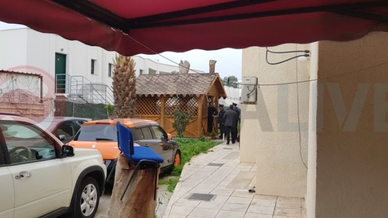 Άγριο φονικό μέρα μεσημέρι σε ταβέρνα – Σκότωσαν πατέρα 5 παιδιών – Οι δολοφόνοι φορούσαν αποκριάτικες μάσκες – ΦΩΤΟ