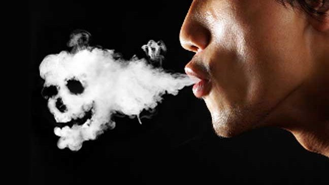 Καταγγελία-έκκληση φοιτητών για το ανεξέλεγκτο κάπνισμα σε Πανεπιστήμια και ΤΕΙ – Οι καπνιστές αδιαφορούν ακόμα και για ΑμΕΑ – ΦΩΤΟ