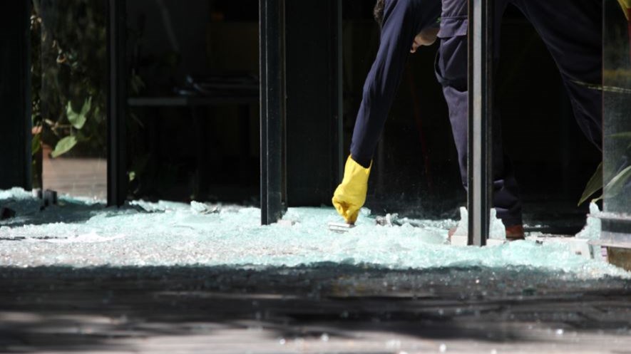 Επιθέσεις αντιεξουσιαστών σε κρεοπωλεία στο κέντρο της Αθήνας παραμονή Τσικνοπέμπτης