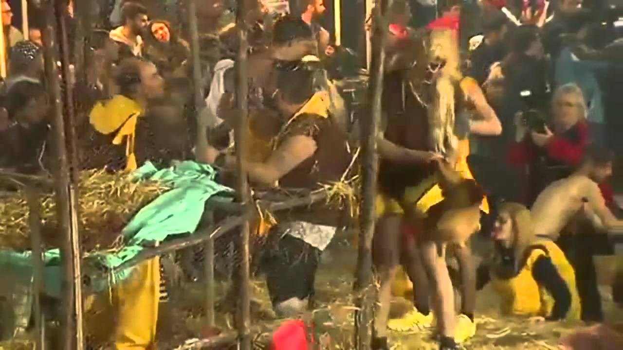 Έξι μήνες φυλακή για το άρμα με τις… κότες- Ποιοι είναι οι καρναβαλιστές που τιμωρήθηκαν