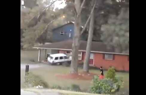 Μόλις έπιασε τη γυναίκα του στα πράσα! Πως λέτε ότι αντέδρασε; – ΒΙΝΤΕΟ