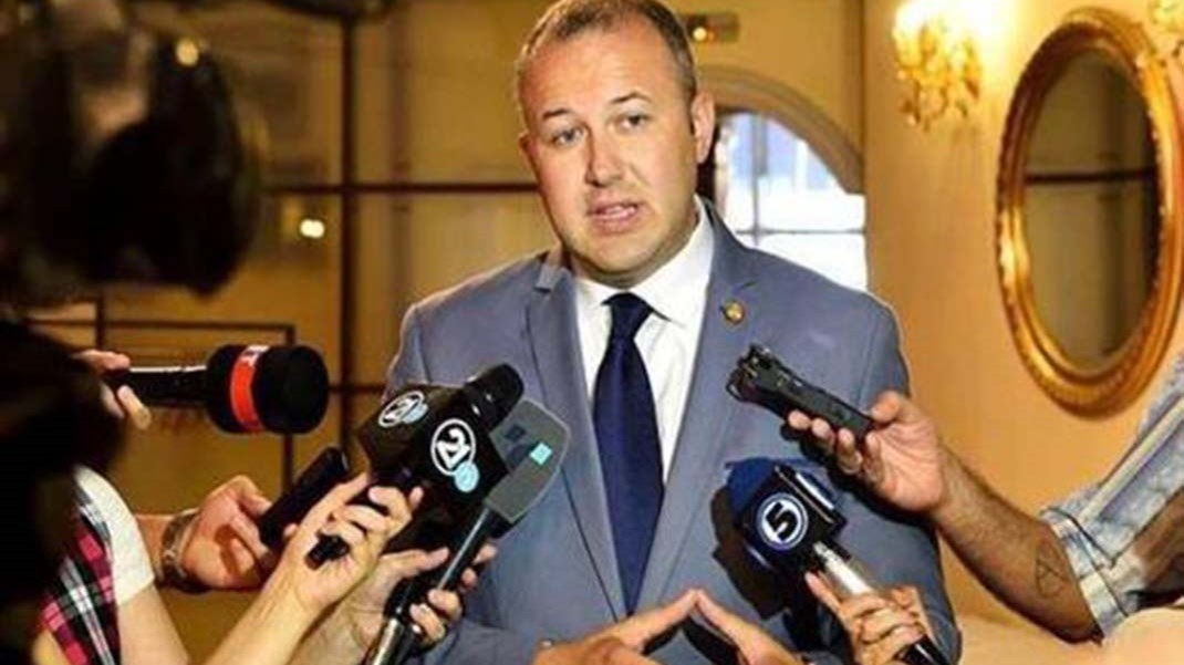 Ηγέτης σκοπιανής διασποράς στις ΗΠΑ: Άμεση αποχώρηση από τις διαπραγματεύσεις