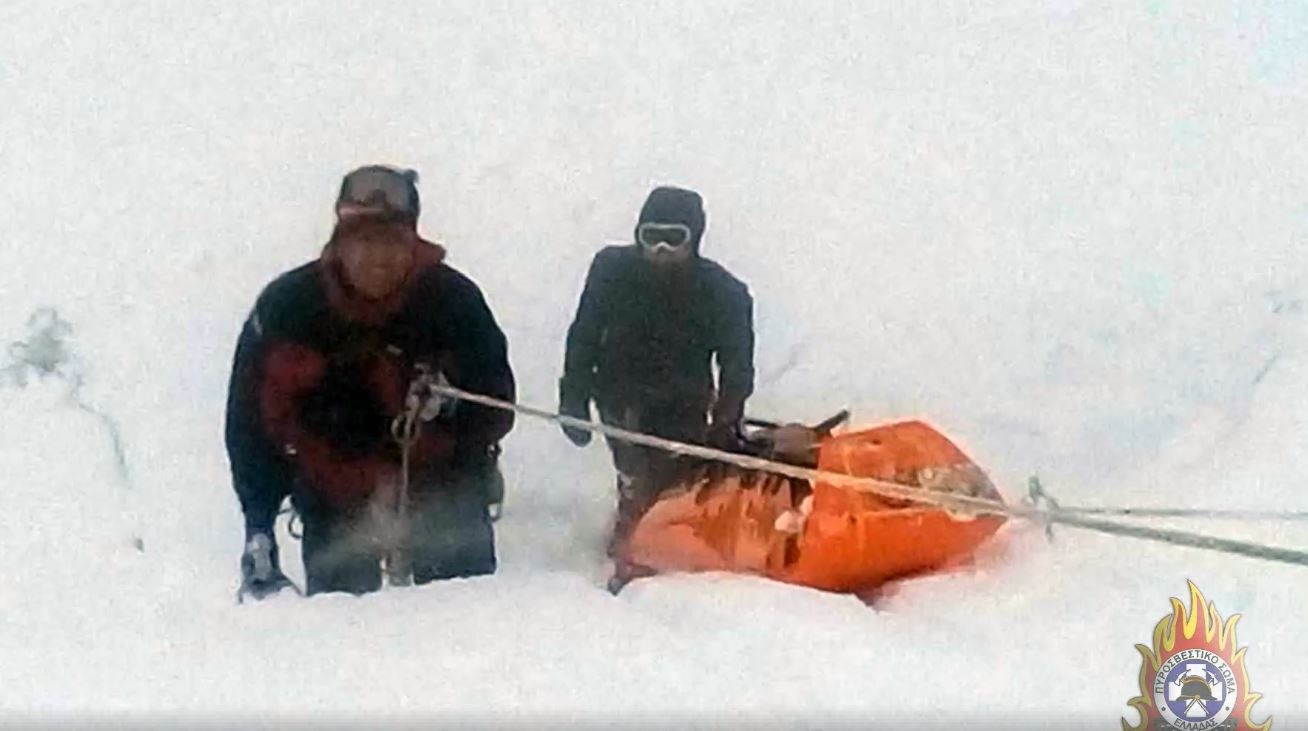 Η μάχη των πυροσβεστών στο όρος Βόρας για τον εντοπισμό των ορειβατών – ΒΙΝΤΕΟ