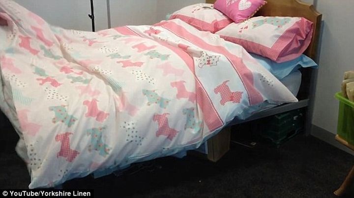 Πως να αλλάξετε μια παπλωματοθήκη μέσα σε 59 δευτερόλεπτα – ΒΙΝΤΕΟ