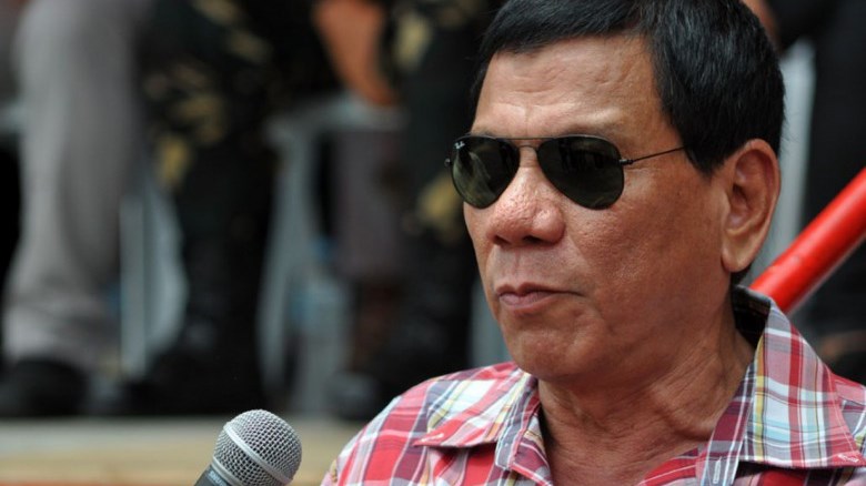 Σοκάρει ο Πρόεδρος των Φιλιππίνων: Να πυροβολείτε τις αντάρτισσες στα γεννητικά τους όργανα