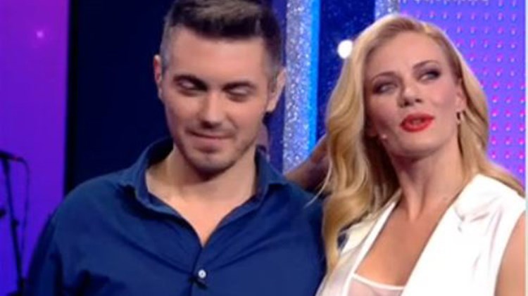 Η τρυφερή αγκαλιά και το φιλί της Μακρυπούλια και του Χατζηγιάννη στο Sunday Live – ΒΙΝΤΕΟ