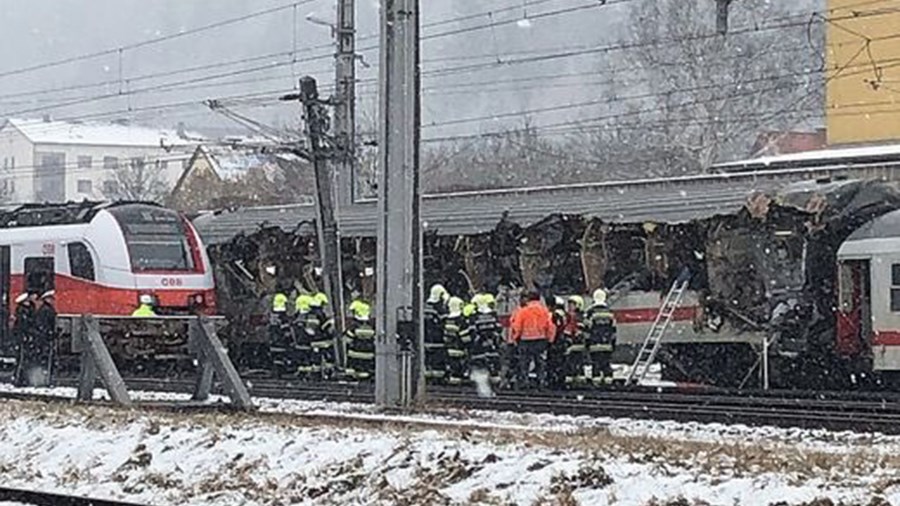 Σφοδρή σύγκρουση τρένων στην Αυστρία –  Μία νεκρή –  ΦΩΤΟ