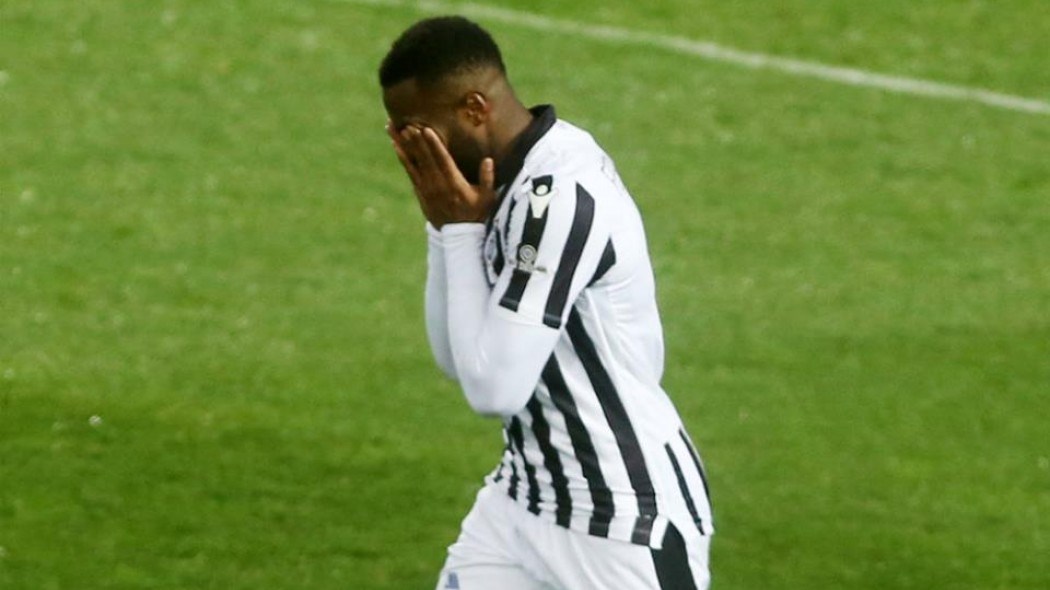 Συγκλονιστική στιγμή στην Τούμπα: Έκλαψε ο Βαρέλα στην αγκαλιά του γιου του – ΒΙΝΤΕΟ – ΦΩΤΟ