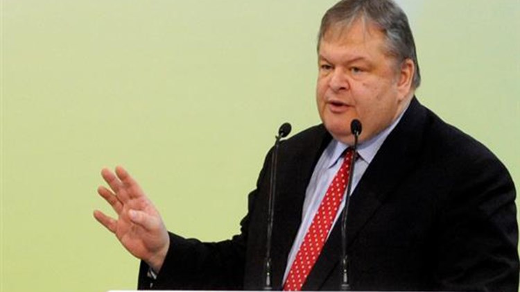 Βενιζέλος: Ο Τσίπρας ζητάει προσχηματικά συναίνεση για την ΠΓΔΜ για να καλύψει το κενό που προκαλεί ο Καμμένος