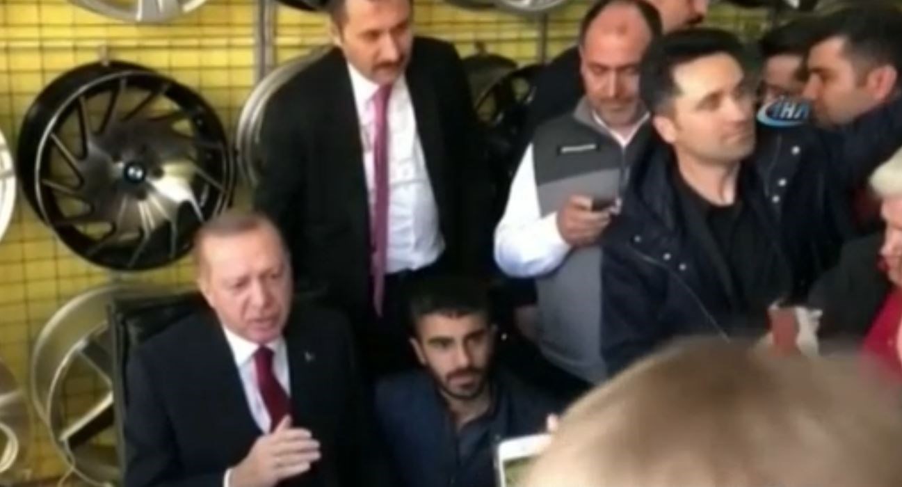 Δείτε τον Ερντογάν σε κατάστημα ελαστικών – ΒΙΝΤΕΟ