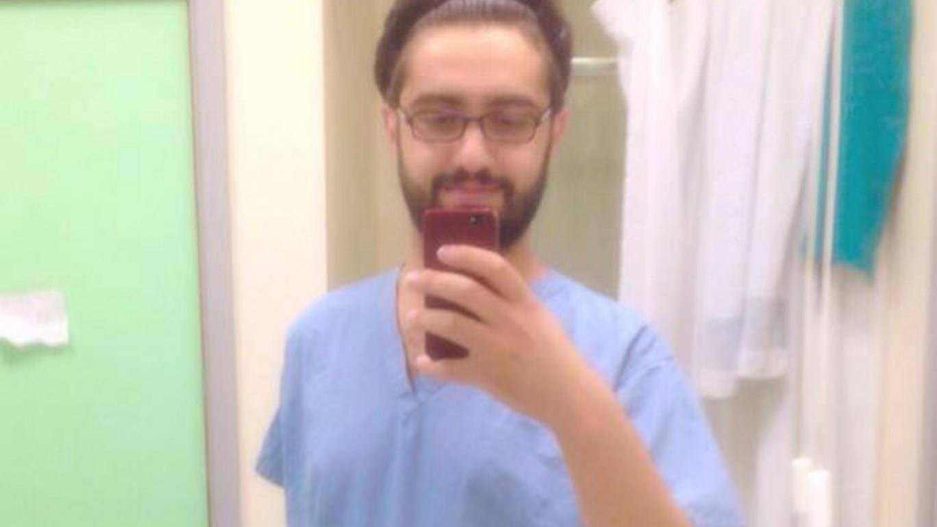 Σύρος πρόσφυγας πήρε πτυχίο Ιατρικής έχοντας περάσει από 4 χώρες και 21 σπίτια