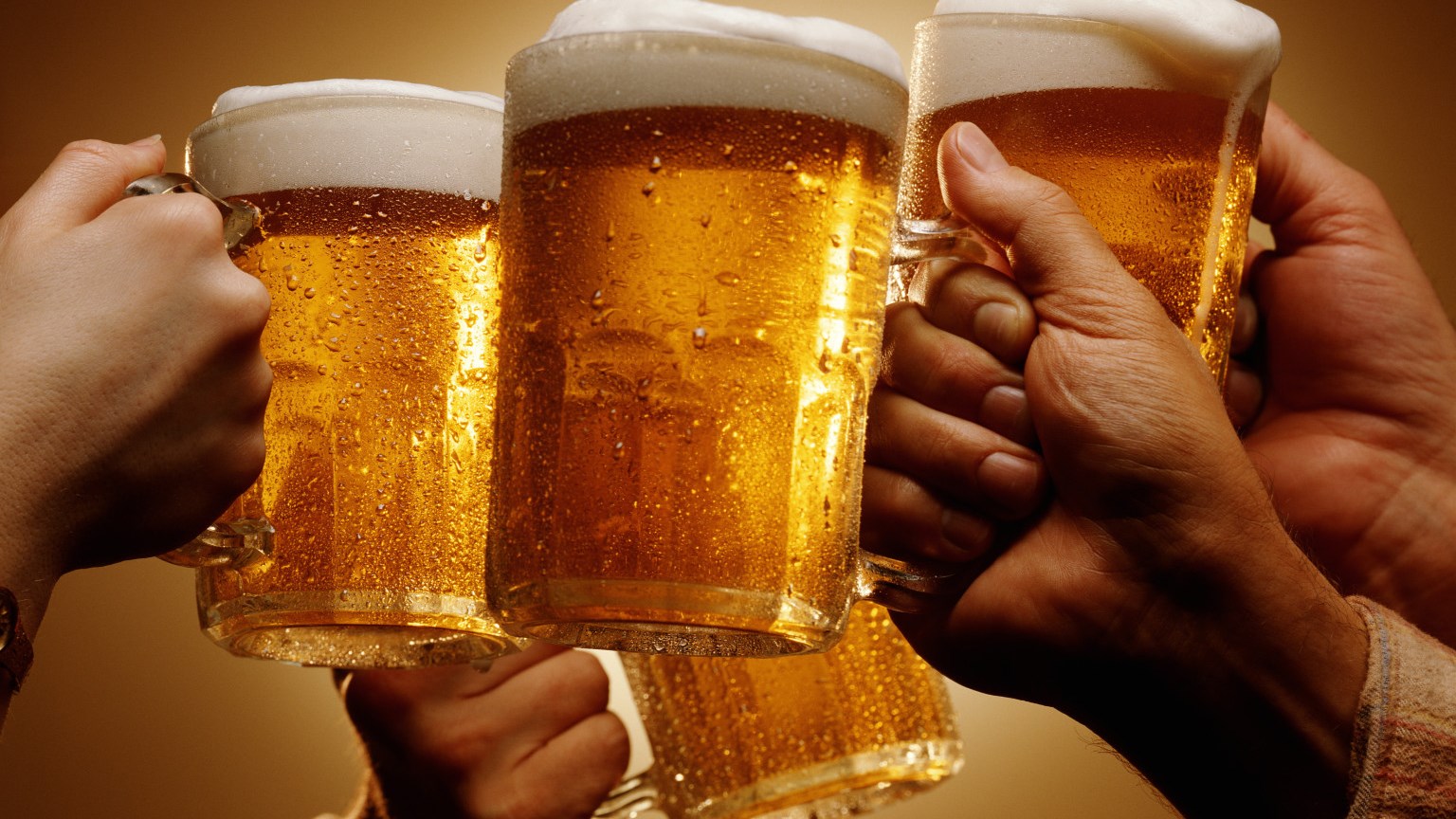 21 τρόποι για να ανοίξετε μια μπύρα – ΒΙΝΤΕΟ