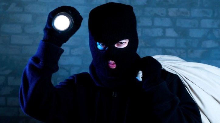 Νέα μόδα από τους κλέφτες – Μπούκαραν σε 12 θεατρικές σκηνές και έναν μουσικό χώρο μέσα σε έναν μήνα