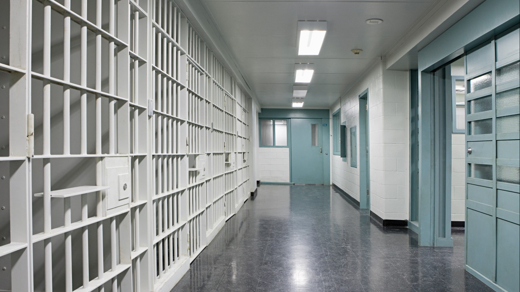 Τραγικό – Άφησαν κρατούμενο να πεθάνει από την δίψα