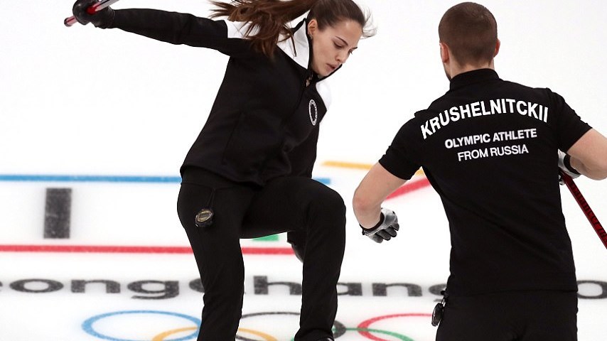 Την “μάτιασαν” τη Ρωσίδα αθλήτρια του κέρλινγκ- Δείτε την επική τούμπα- ΒΙΝΤΕΟ