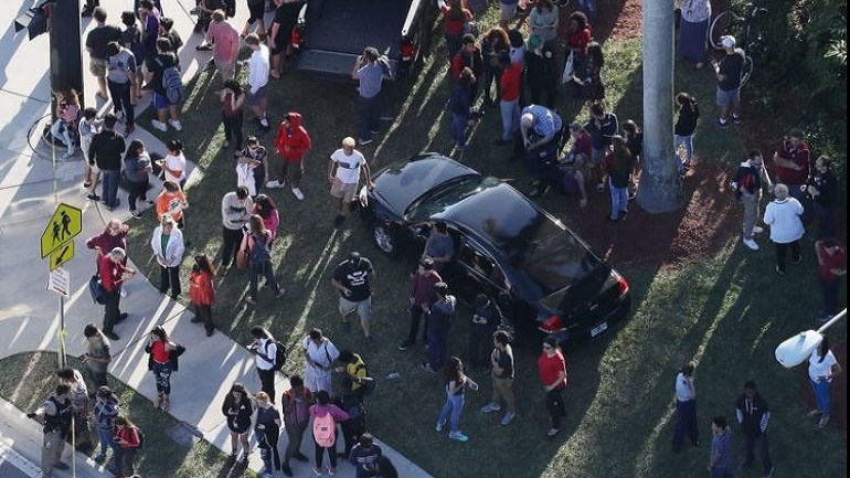 ΗΠΑ: Μακελειό σε σχολείο στη Φλόριντα- 17 νεκροί και δεκάδες τραυματίες- Πρώην μαθητής ο μακελάρης- Σοκαριστικά ΒΙΝΤΕΟ και ΦΩΤΟΓΡΑΦΙΕΣ