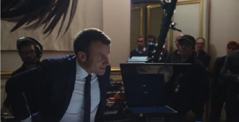 Ο Μακρόν όπως δεν τον έχετε ξαναδεί- ΒΙΝΤΕΟ πίσω από τις κάμερες