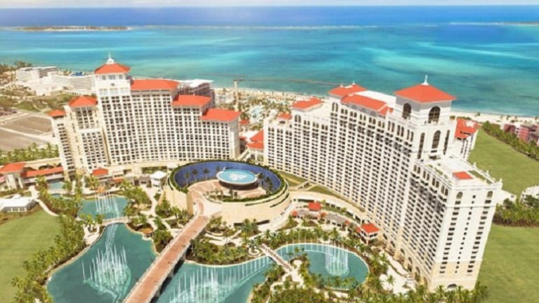 Ψάχνετε δουλειά;  Ξενοδοχείο στις Μπαχάμες αναζητά κάποιον… να προσέχει τα φλαμίνγκο