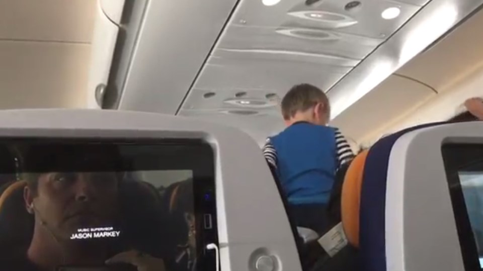 Πτήση από την κόλαση! Δεν σταμάτησε να ουρλιάζει καθ’ όλη τη διάρκεια του 8ωρου ταξιδιού – ΒΙΝΤΕΟ