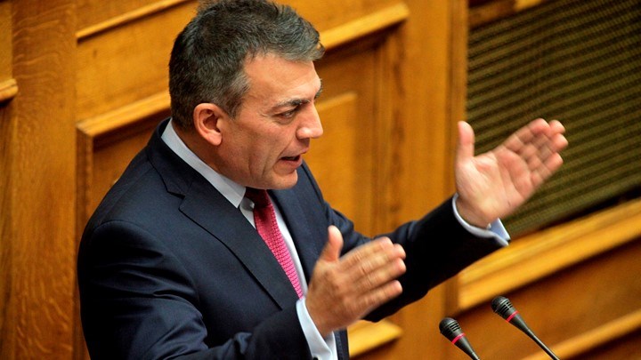 Βρούτσης: Για πρώτη φορά μισθοί- βοηθήματα, χαμηλότεροι ακόμα και από το επίδομα ανεργίας