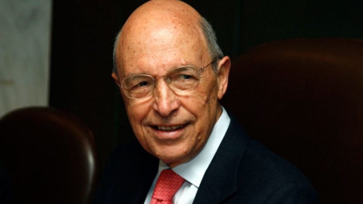 Αποδοκίμασαν τον Κώστα Σημίτη εν πλω προς Σύρο