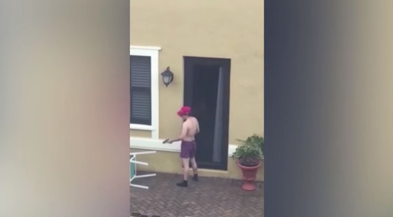 Με καπελάκι της εκστρατείας του Τραμπ έκανε σκοποβολή ο μακελάρης της Φλόριντα – ΒΙΝΤΕΟ