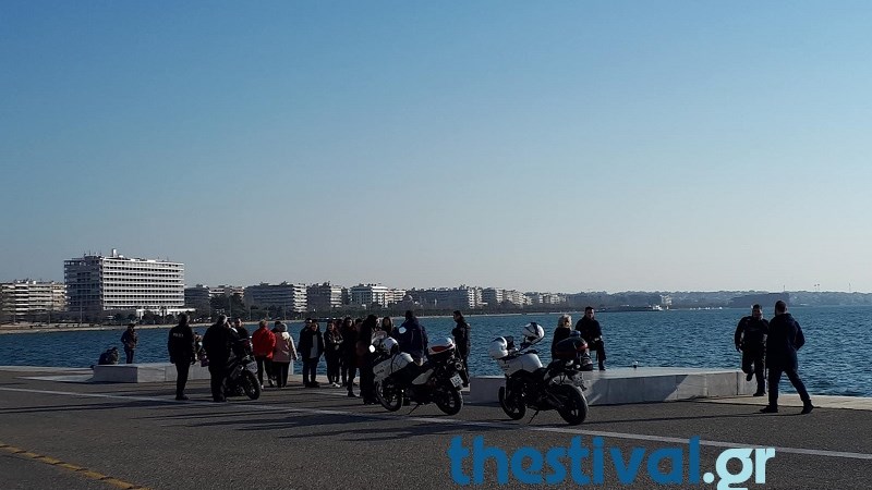 Δεν ήθελε άλλο τη ζωή της και πήδηξε στα παγωμένα νερά του Θερμαϊκού – Ποιοι την έσωσαν