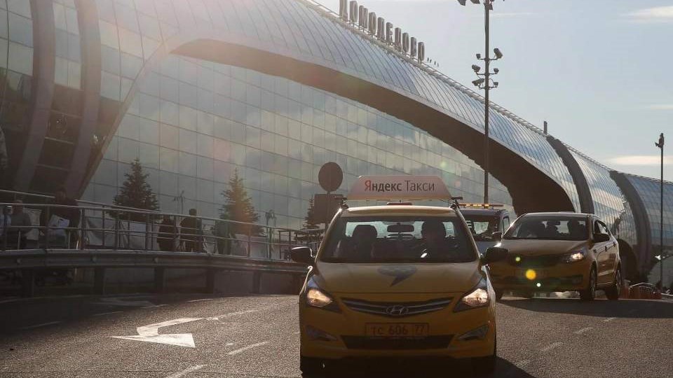 Κυκλοφόρησαν τα πρώτα ταξί χωρίς οδηγό