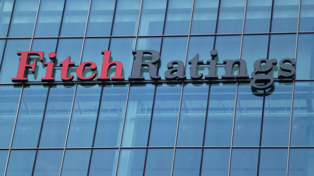 Ο οίκος Fitch αναβάθμισε το αξιόχρεο της Ελλάδας από Β- σε Β