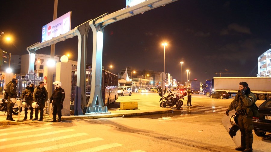 Κατέβασαν τους οπαδούς της ΑΕΚ από το πλοίο για Κρήτη οι Λιμενικοί – ΦΩΤΟ ΚΑΙ ΒΙΝΤΕΟ