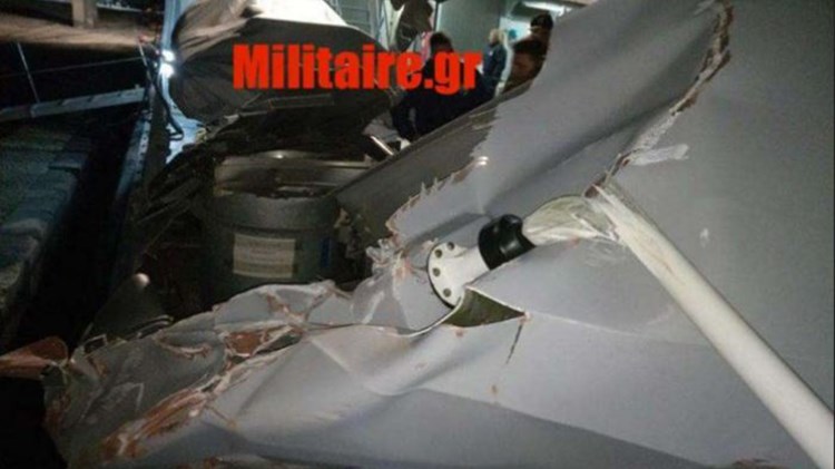 Φωτογραφίες ντοκουμέντο από το επεισόδιο στα Ίμια με τον εμβολισμό του σκάφους του Λιμενικού