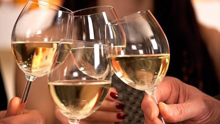 Έρευνα ΣΟΚ – Με προβλήματα αλκοολισμού το 10% των Ελλήνων – Οι “μπόμπες” και…το τσίπουρο