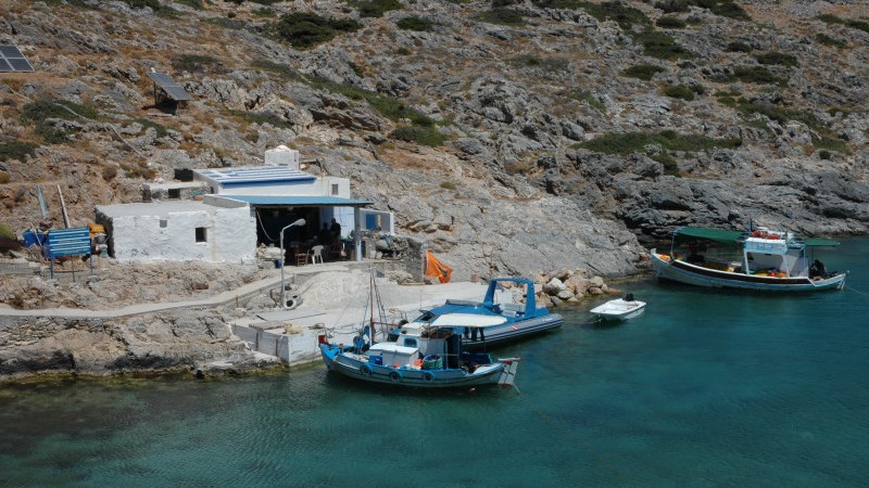 Ένα εντυπωσιακό οδοιπορικό στην άγνωστη Κίναρο – Η ιστορία της Ειρήνης και του Μικέ – ΒΙΝΤΕΟ